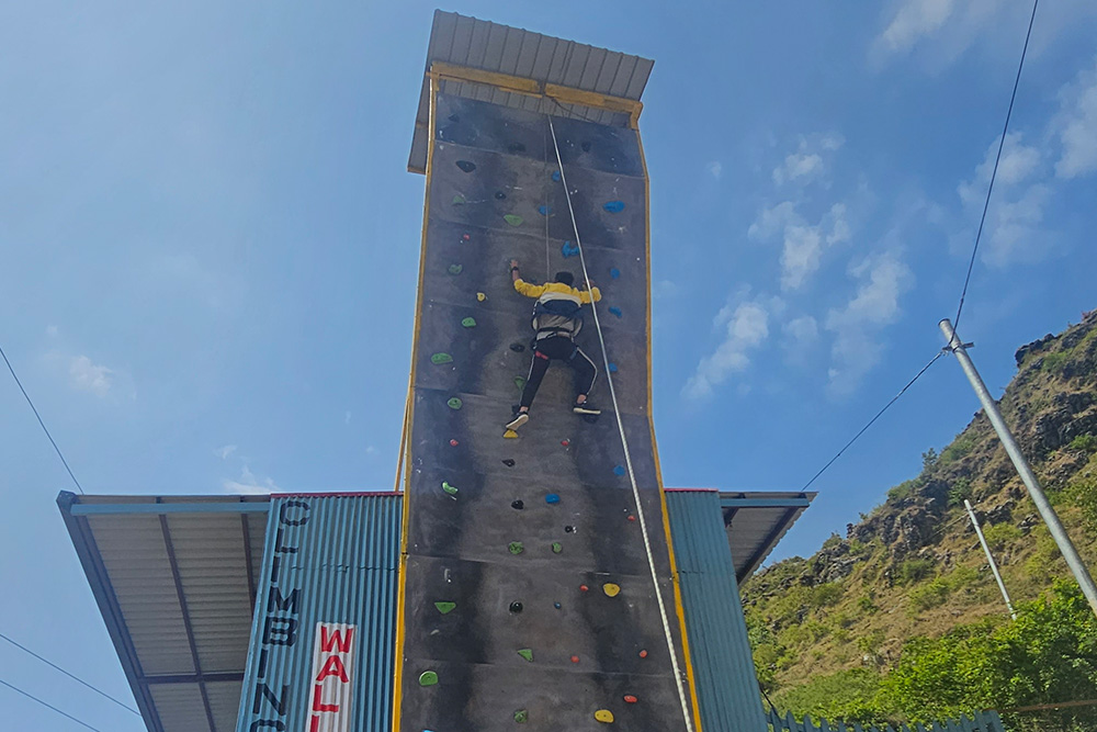 WALL CLIMBING